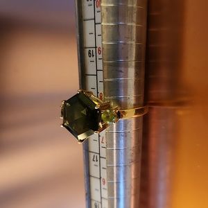 Tourmaline set in yellow gold ring size 7 1/2